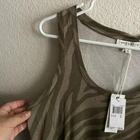 💥🆕Workshop Olive Zebra Print Tank Top S🆕 - Picture 5 of 10